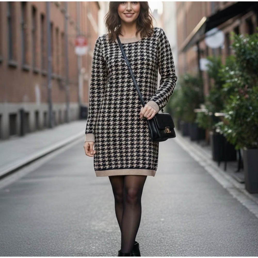 Hollister Womens Tan Black Houndstooth Long Sleeve Knit Sweater Dress Large NEW